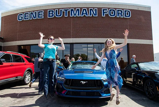 Как списанные 300 автомобилей Ford Mustang спасают будущее автоиндустрии
