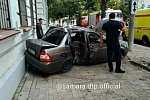 В Ленинском районе Самары автомобиль врезался в дерево