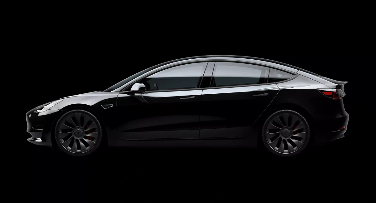 Компания Tesla выпустит обновленную версию электрического седана Tesla Model 3 в 2023 году