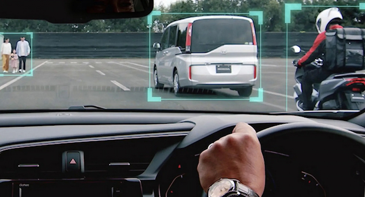 Новая технология Honda будет сканировать мозги водителей для безаварийного управления