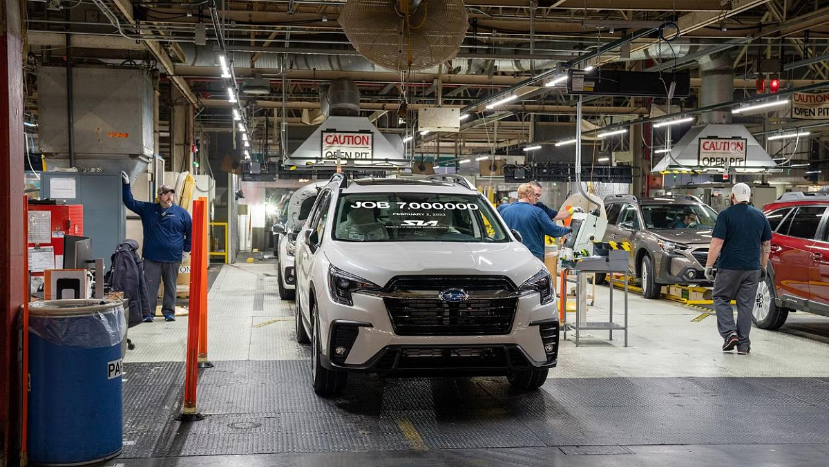 Компания Subaru только что выпустила свой 6 000 000 автомобиль Компания Subaru только что выпустила свой 6 000 000 автомобиль