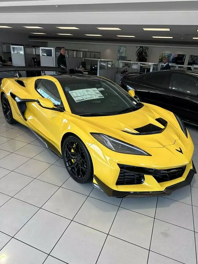 Дилер Chevy решил продать Corvette ZR1 на 23 млн. руб. дороже его стартовой цены Дилер Chevy решил продать Corvette ZR1 на 23 млн. руб. дороже его стартовой цены