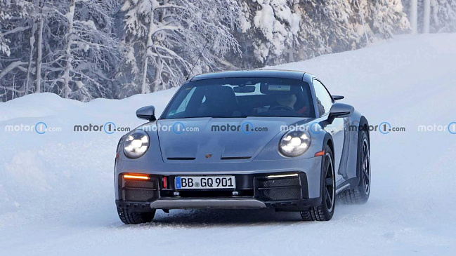 В Сети появились фотографии раллийного Porsche 911 Dakar 