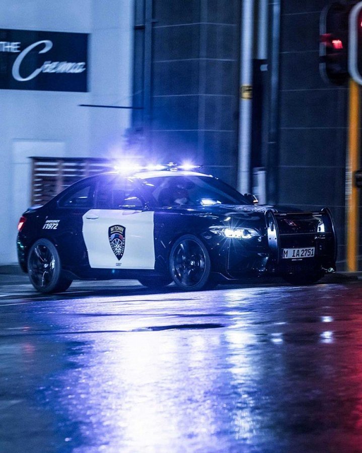 BMW представил полицейский M2 для своего вымышленного города