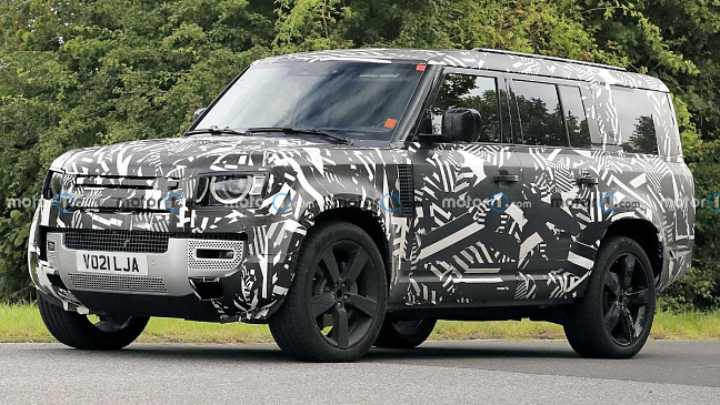 Марка Land Rover вывела на тесты удлиненную версию внедорожника Defender нового поколения