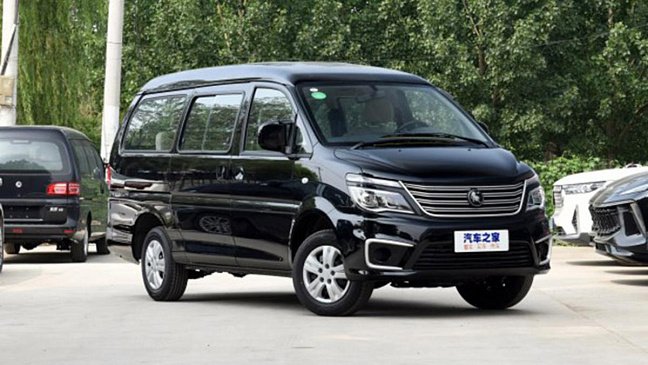 Компания Dongfeng вывела на рынок Китая обновлённый минивэн Lingzhi M5