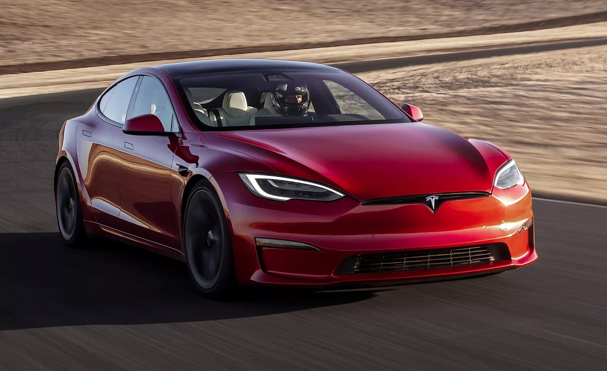 Tesla объявила отзыв для порядка 2 млн электромобилей из-за проблем с автопилотом