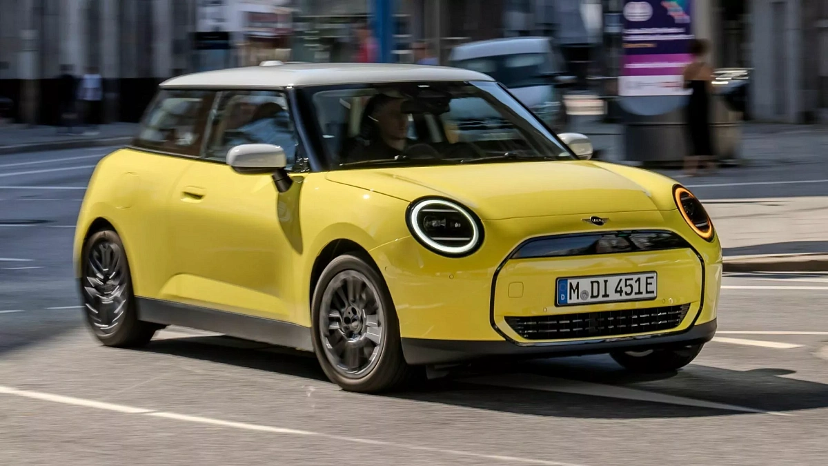 Mini представила базовый Cooper E Classic с запасом хода в 305 км