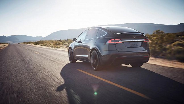 Действительно ли Tesla с автопилотом в 10 раз безопаснее, чем средний автомобиль?
