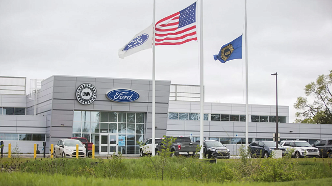 UAW грозит забастовками против Stellantis, GM и Ford, что может им обойтись в 5 млрд долларов