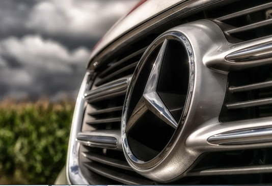 Mercedes-Benz отправляет на ремонт по одному авто X-Class и V-Class