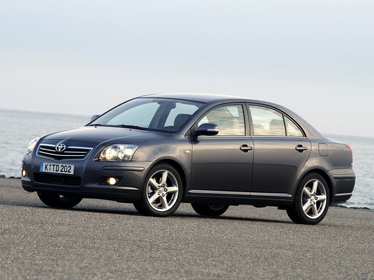 Toyota Avensis II Рестайлинг 2006 – 2009 Седан: кузов, класс, тип и объём  двигателя, коробка передач, разгон, фото - CarsWeek.ru