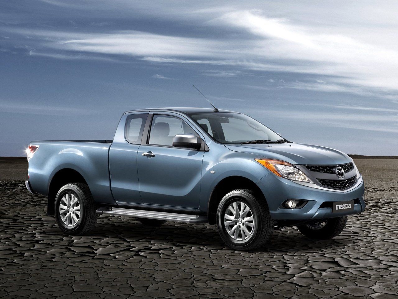 Mazda BT-50 II 2011 – 2015 Пикап Полуторная кабина: кузов, класс, тип и  объём двигателя, коробка передач, разгон, фото - CarsWeek.ru