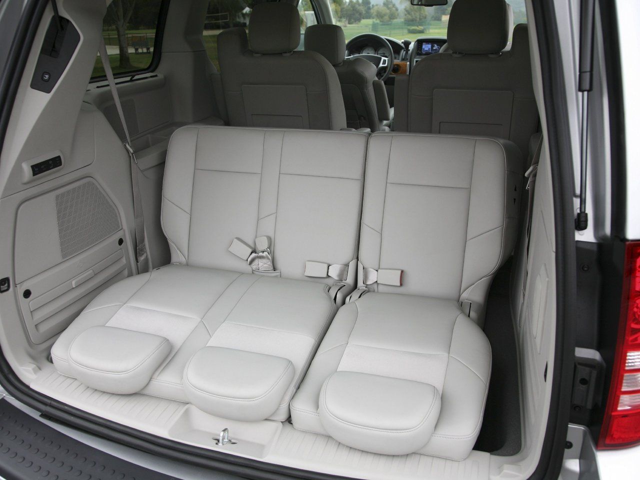 Chrysler Town Country 2008 салон