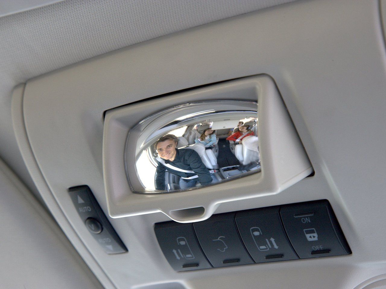 Chrysler Grand Voyager v зеркало
