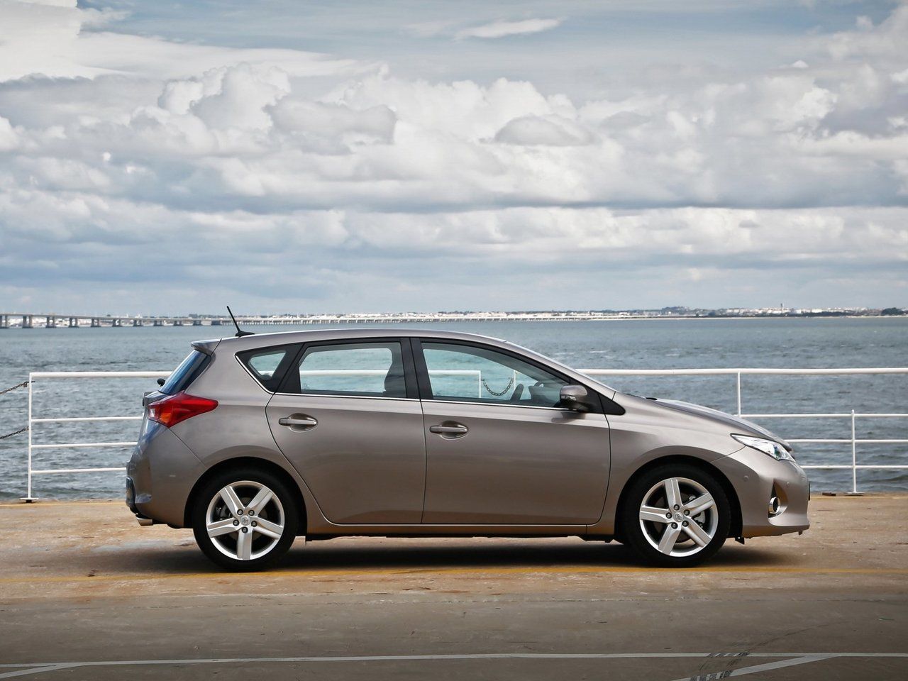 Toyota Auris С„РѕС‚Рѕ 2012