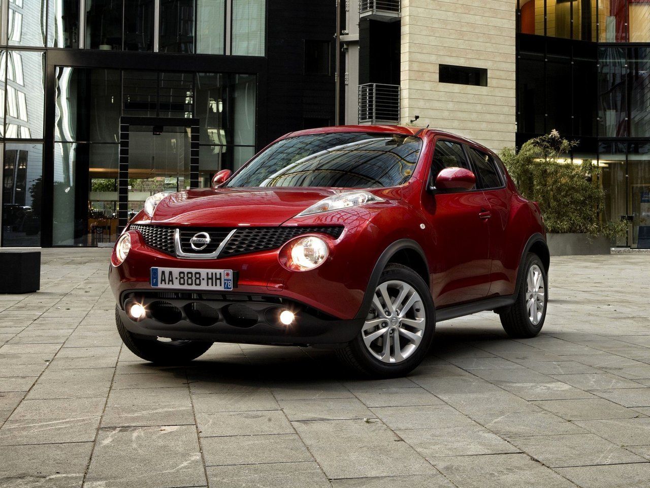 Nissan Juke I 2010 – 2014 Внедорожник 5 дв.: кузов, класс, тип и объём  двигателя, коробка передач, разгон, фото - CarsWeek.ru