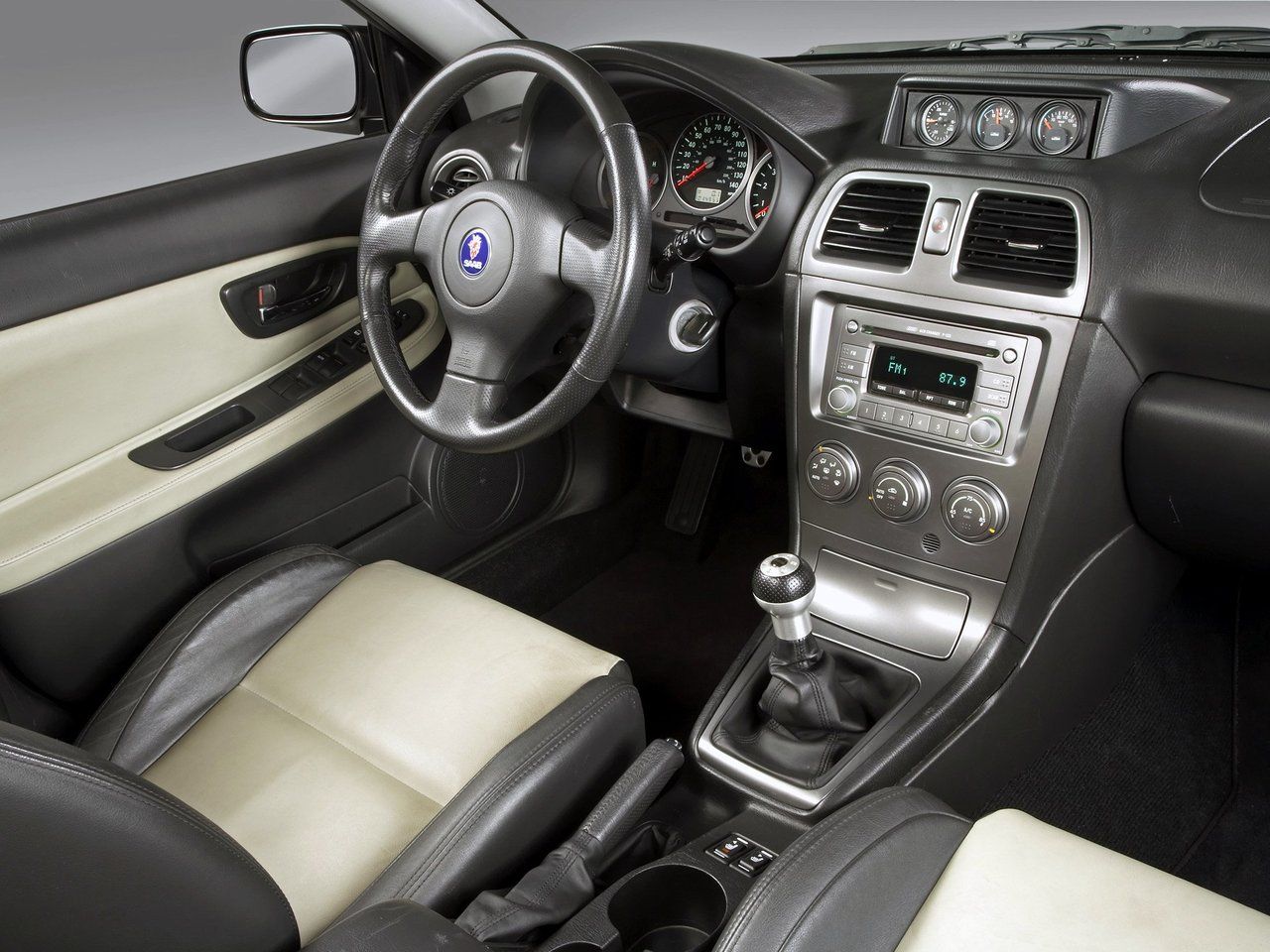 Saab 9-2x interior