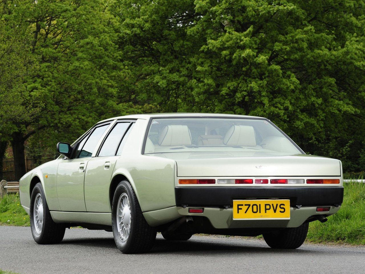 Aston Martin Lagonda 1976