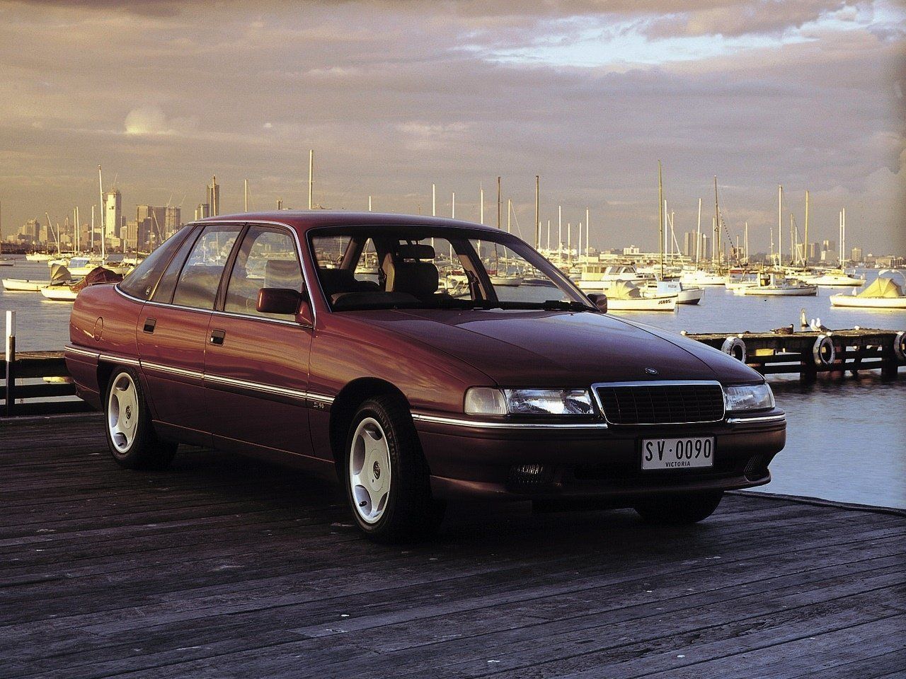 Газ 90. Holden Statesman 1990. Холден автомобиль 1990. Holden/Statesman седан. Седан 1990.