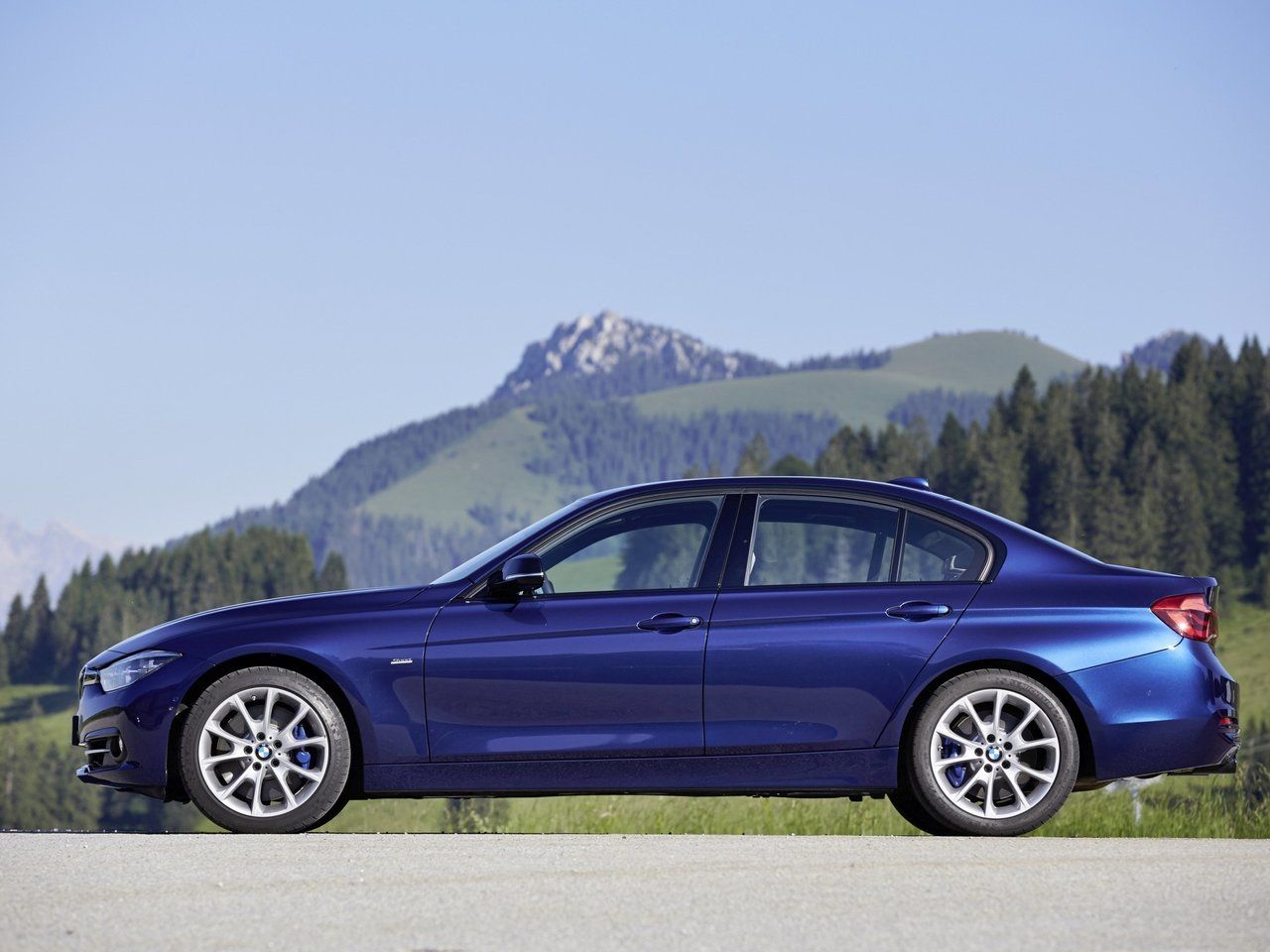 6 series c200. БМВ f30 седан. BMW 3er 2015. БМВ 340i f30. BMW f30 LCI.