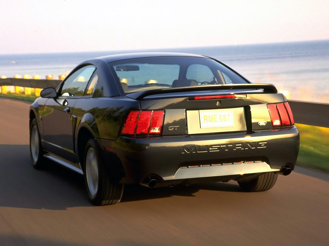 Ford Mustang 4