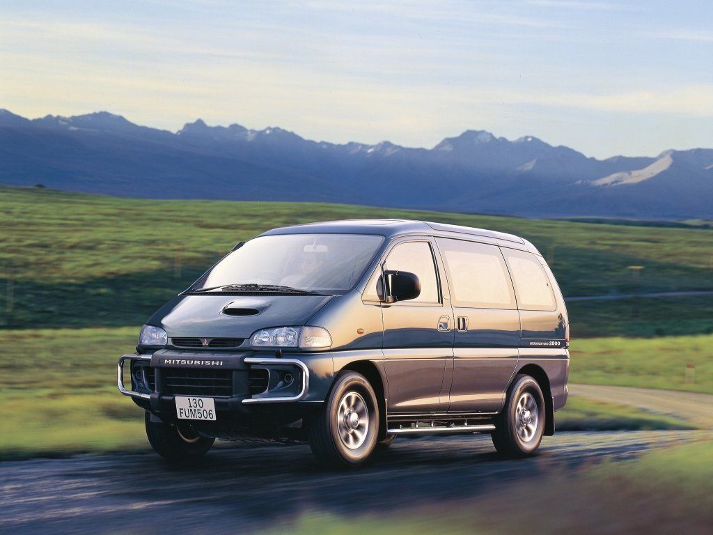 Mitsubishi Delica IV 1994 – 2007 Минивэн: кузов, класс, тип и объём  двигателя, коробка передач, разгон, фото - CarsWeek.ru