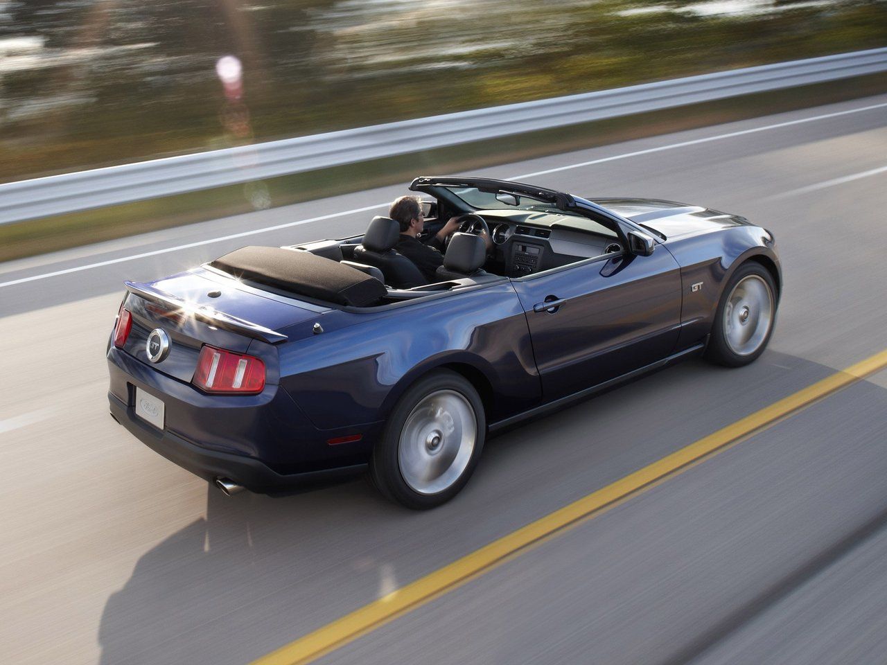 Ford Mustang v 2009