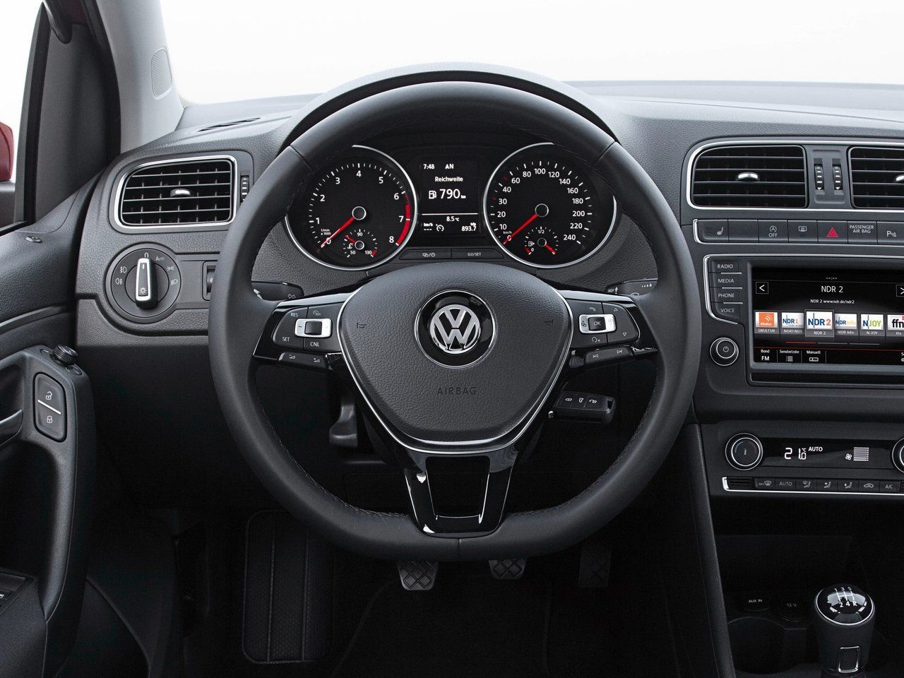 Volkswagen Polo 2014 салон