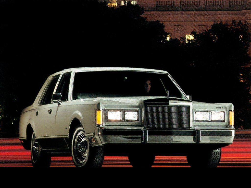 Автомобили Lincoln Town Car I 1980 - 1989 Седан.