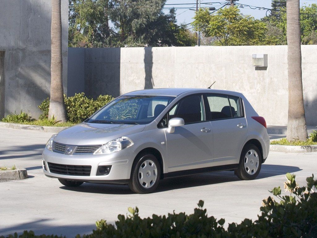 Nissan Versa I 2006 – 2012 Хэтчбек 5 дв.: кузов, класс, тип и объём  двигателя, коробка передач, разгон, фото - CarsWeek.ru