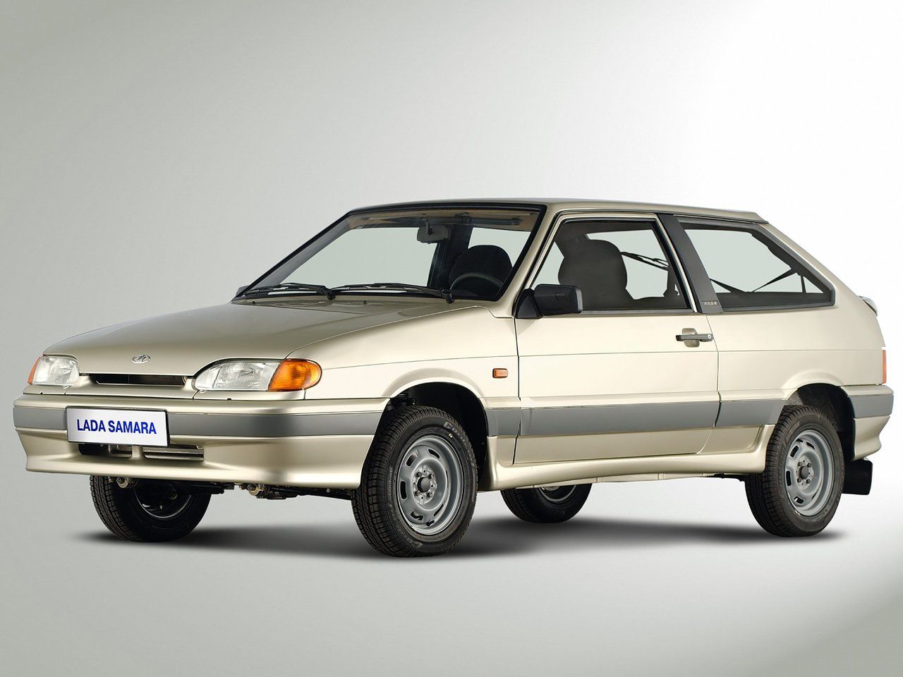 LADA (ВАЗ) 2113 2004 – 2013 Хэтчбек 3 дв.: кузов, класс, тип и объём  двигателя, коробка передач, разгон, фото - CarsWeek.ru