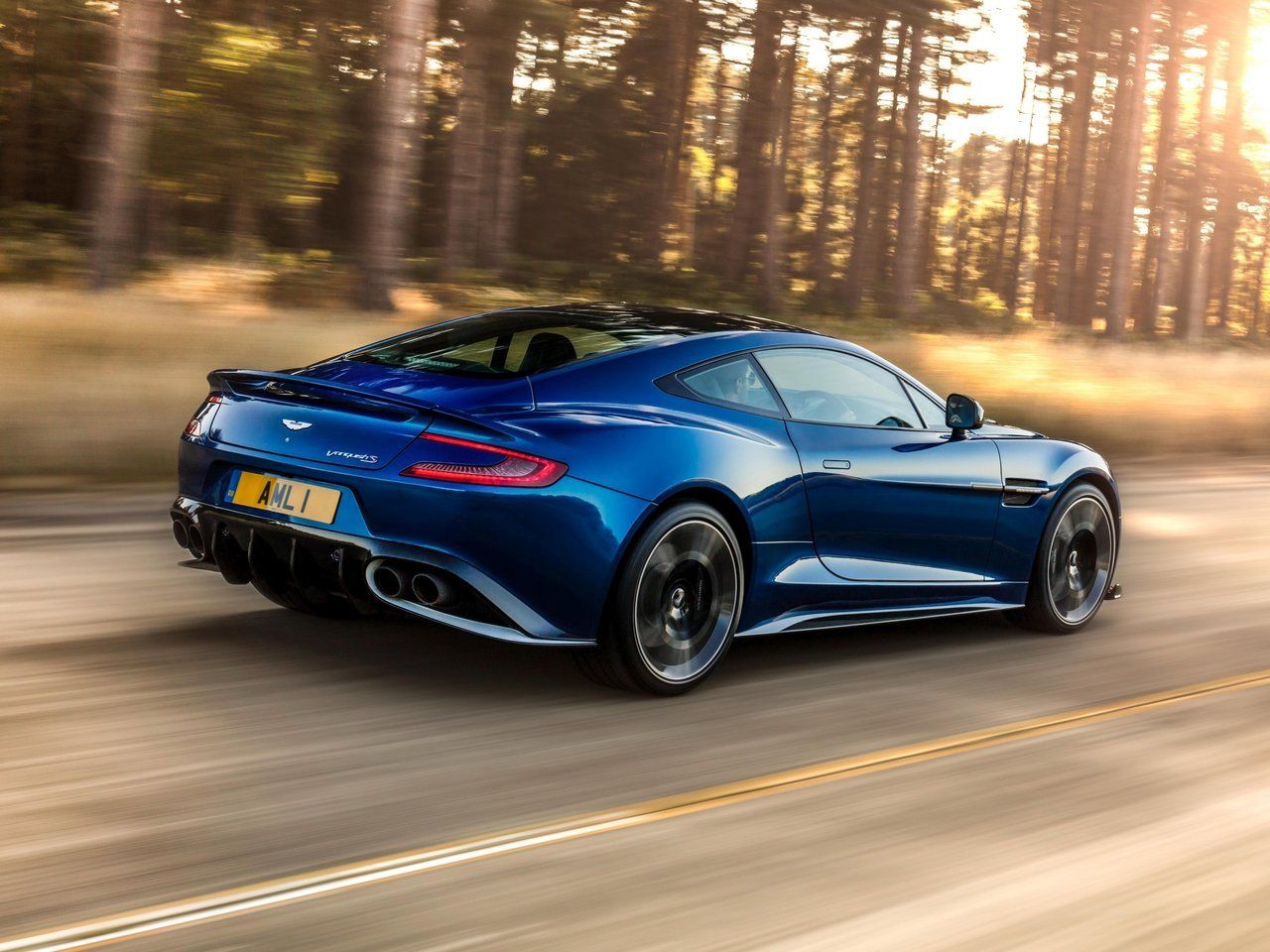 Aston Martin Vanquish 2021