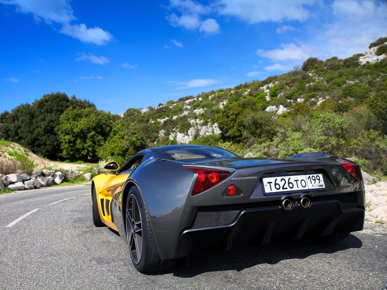 Автомобиль Marussia b1