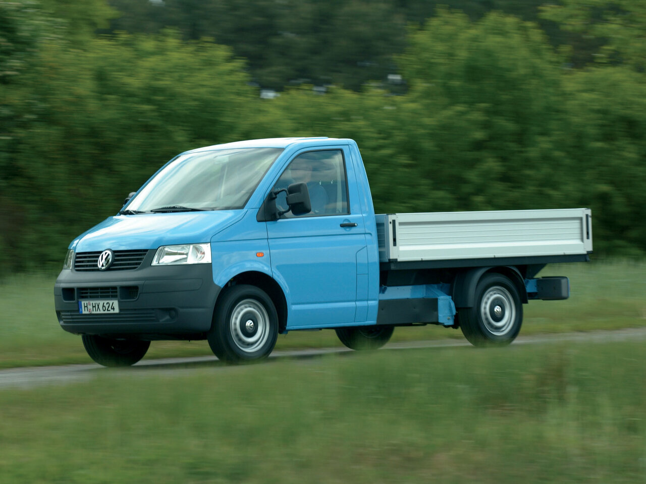 Volkswagen Transporter T5 2003 – 2009 Пикап Одинарная кабина: кузов, класс,  тип и объём двигателя, коробка передач, разгон, фото - CarsWeek.ru