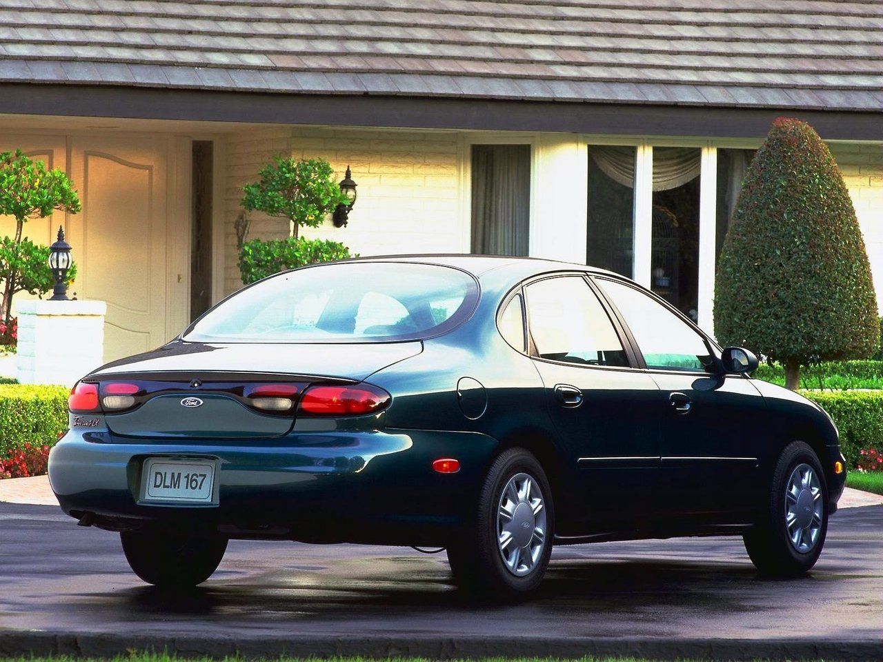 Ford Taurus sedan