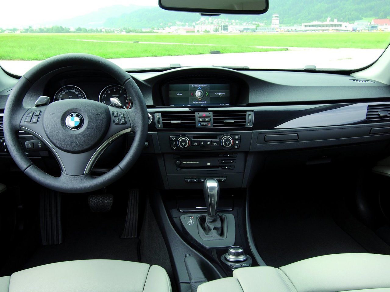 Плавающие е90. BMW 320 e92 салон. BMW 325 салон. BMW e90 2007. BMW 3 e92 2008.