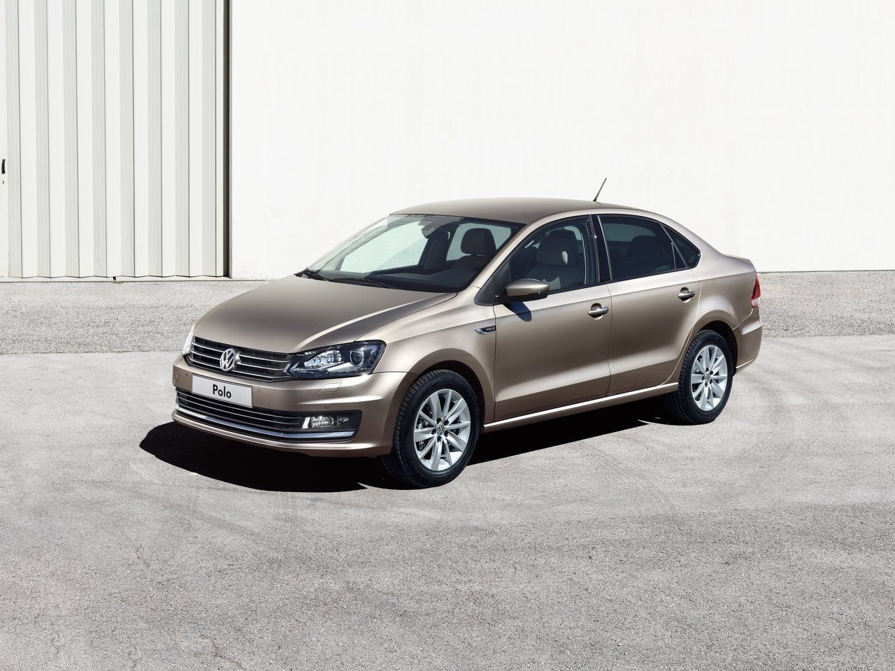 Volkswagen Polo V Рестайлинг 2014 – н.в. Седан: кузов, класс, тип и объём  двигателя, коробка передач, разгон, фото - CarsWeek.ru