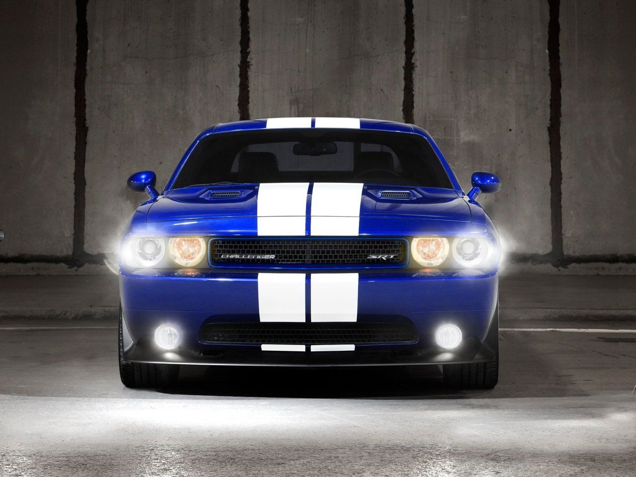 Dodge Challenger Hellcat ангельские глазки