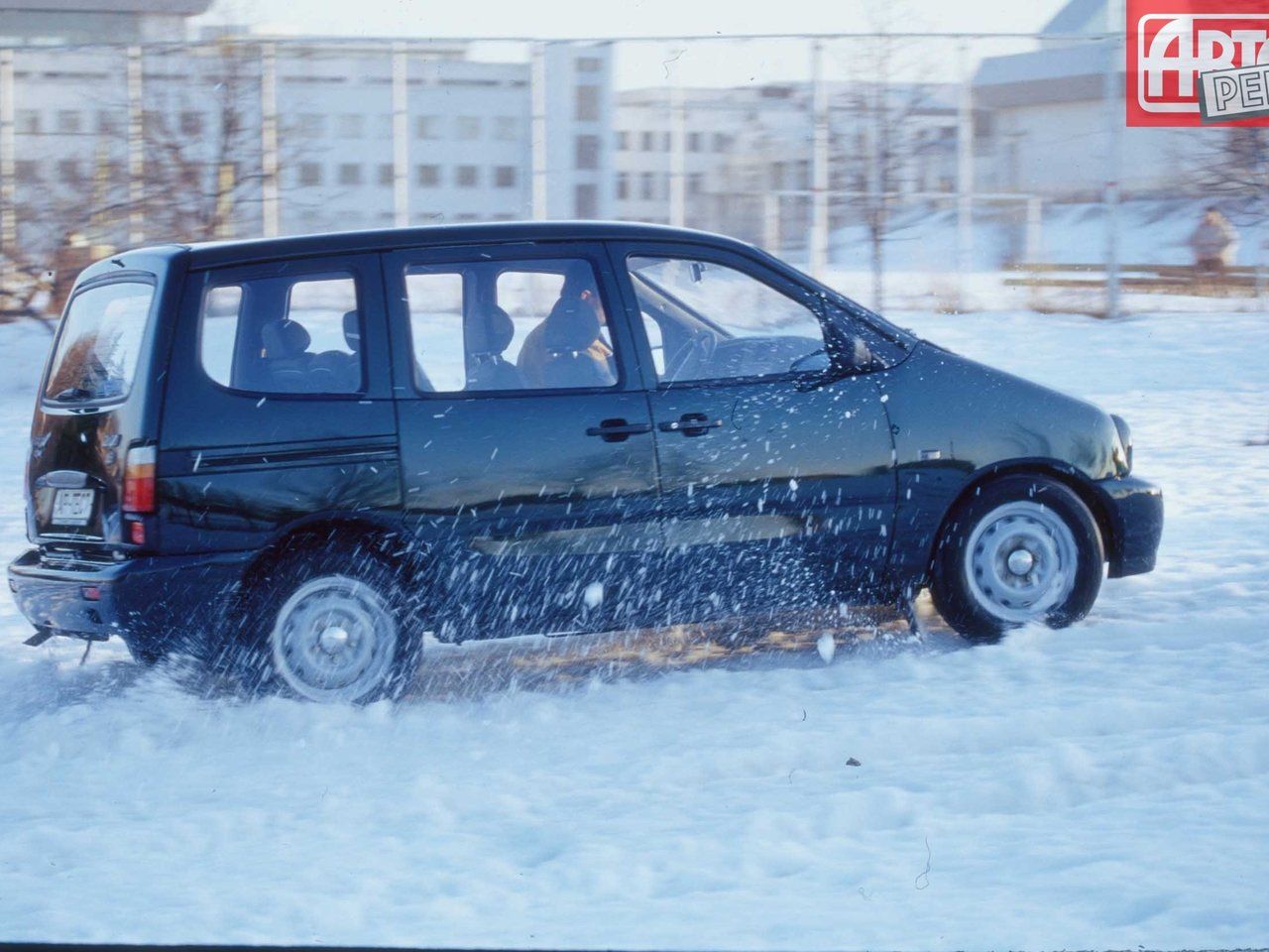 LADA (ВАЗ) 2120 Надежда I 1999 – 2002 Компактвэн: кузов, класс, тип и объём  двигателя, коробка передач, разгон, фото - CarsWeek.ru