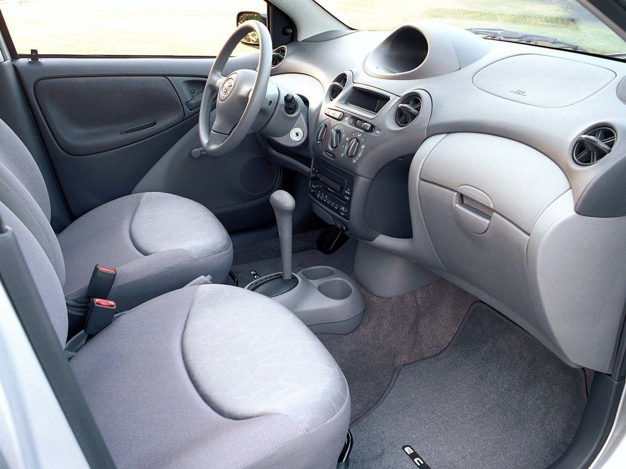 Toyota Echo 1999 – 2005 Седан: кузов, класс, тип и объём двигателя, коробка  передач, разгон, фото - CarsWeek.ru