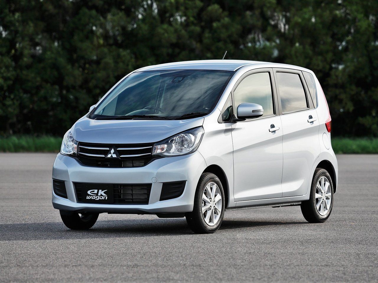 Mitsubishi eK Wagon III Рестайлинг 2015 – н.в. Хэтчбек 5 дв.: кузов, класс,  тип и объём двигателя, коробка передач, разгон, фото - CarsWeek.ru