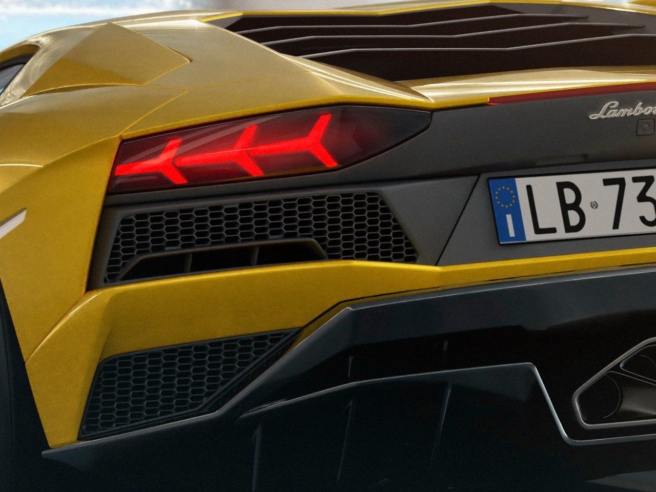 Lamborghini Aventador 740 л с