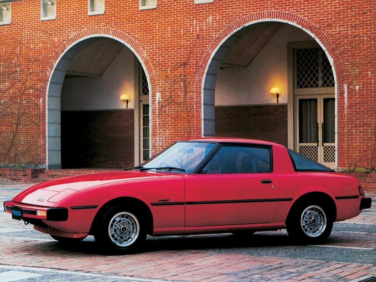 Mazda 70. Mazda RX-7 1978. Mazda rx7 1 поколение. Мазда RX 7 1 поколение. Mazda rx3 1978.