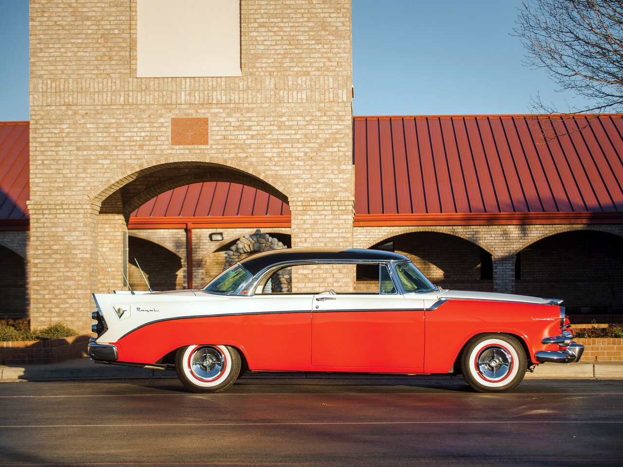 Dodge custom. 1955 Dodge Royal Lancer. 1955 Dodge Royal Lancer Hardtop Coupe. Додж 1956 года. 1954 Dodge Royal.