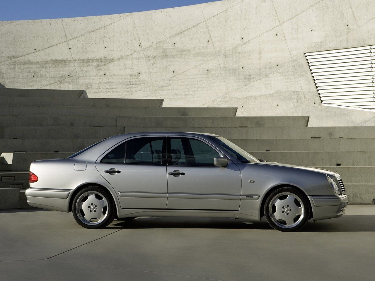 Mercedes e class w210