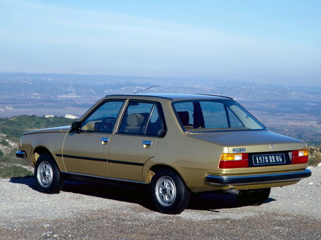Автомобили Renault 18 1978 - 1986 Седан.