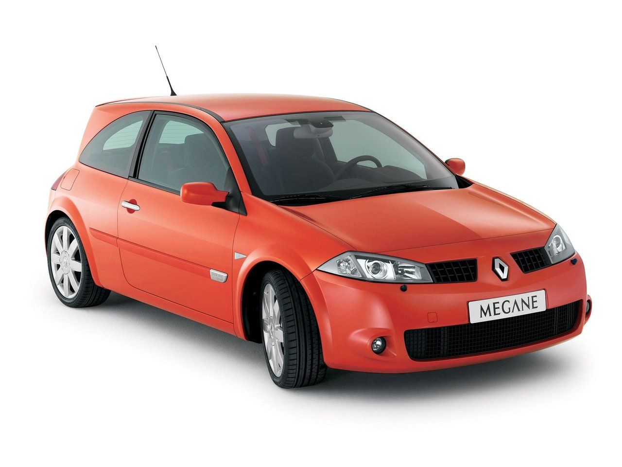 Renault Megane RS II 2004 – 2006 Хэтчбек 3 дв.: кузов, класс, тип и объём  двигателя, коробка передач, разгон, фото - CarsWeek.ru