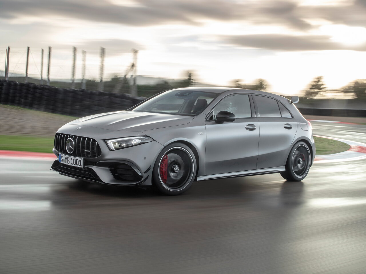 Mercedes Benz a45 AMG 2020 4Рє