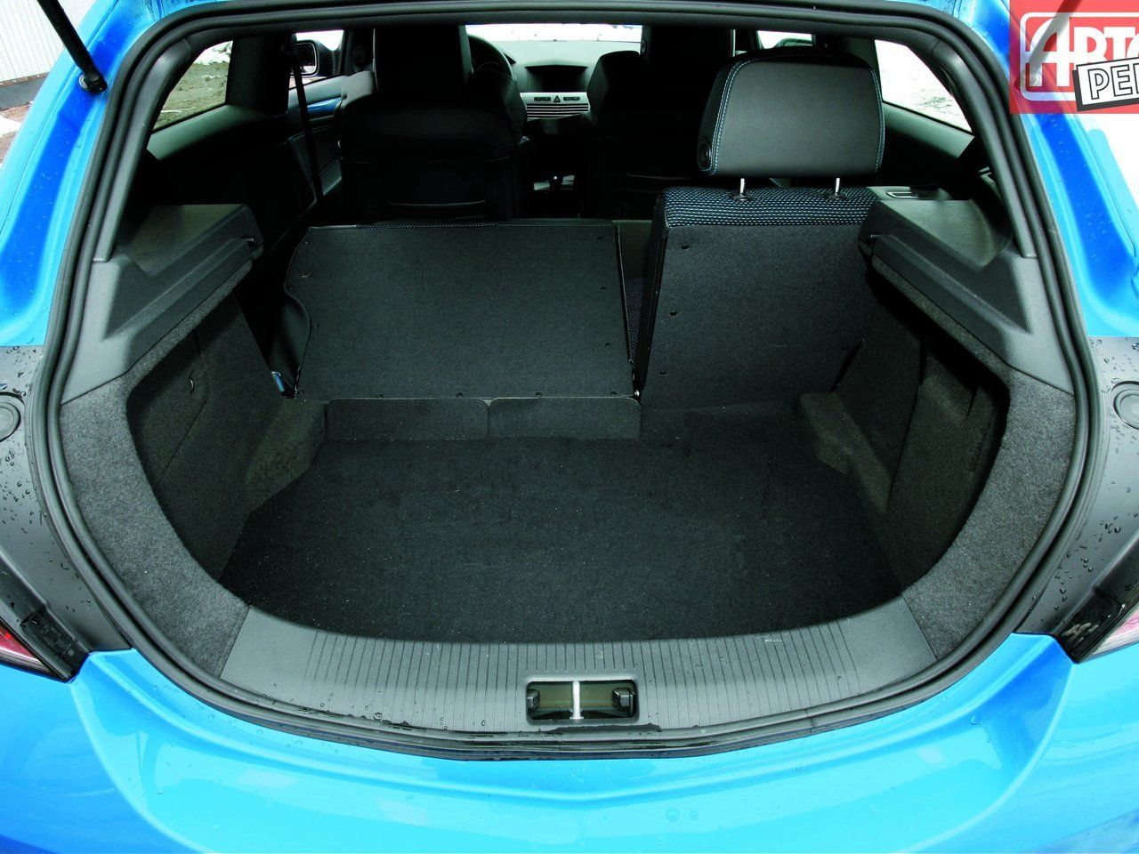 Opel Astra h GTC багажник